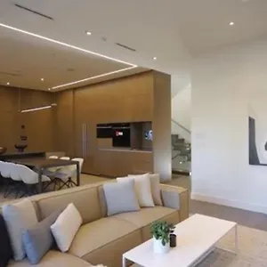 Homestay Luxury Modern New House In, Vancouver