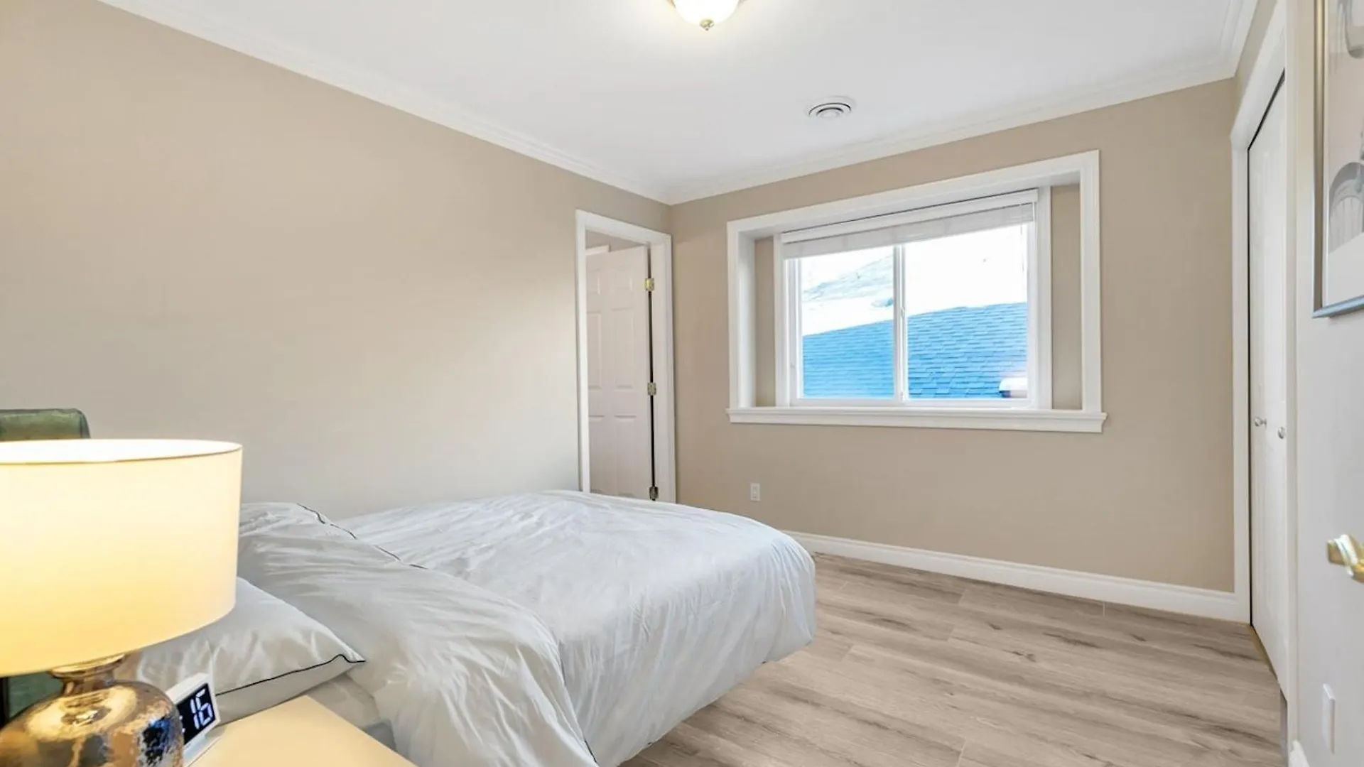 Modern Comfort Getaway In A Quiet Neighborhood Near Downtown Vancouver
