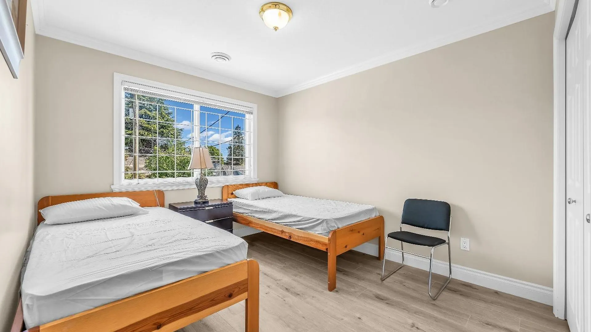 Modern Comfort Getaway In A Quiet Neighborhood Near Downtown Vancouver 0*,